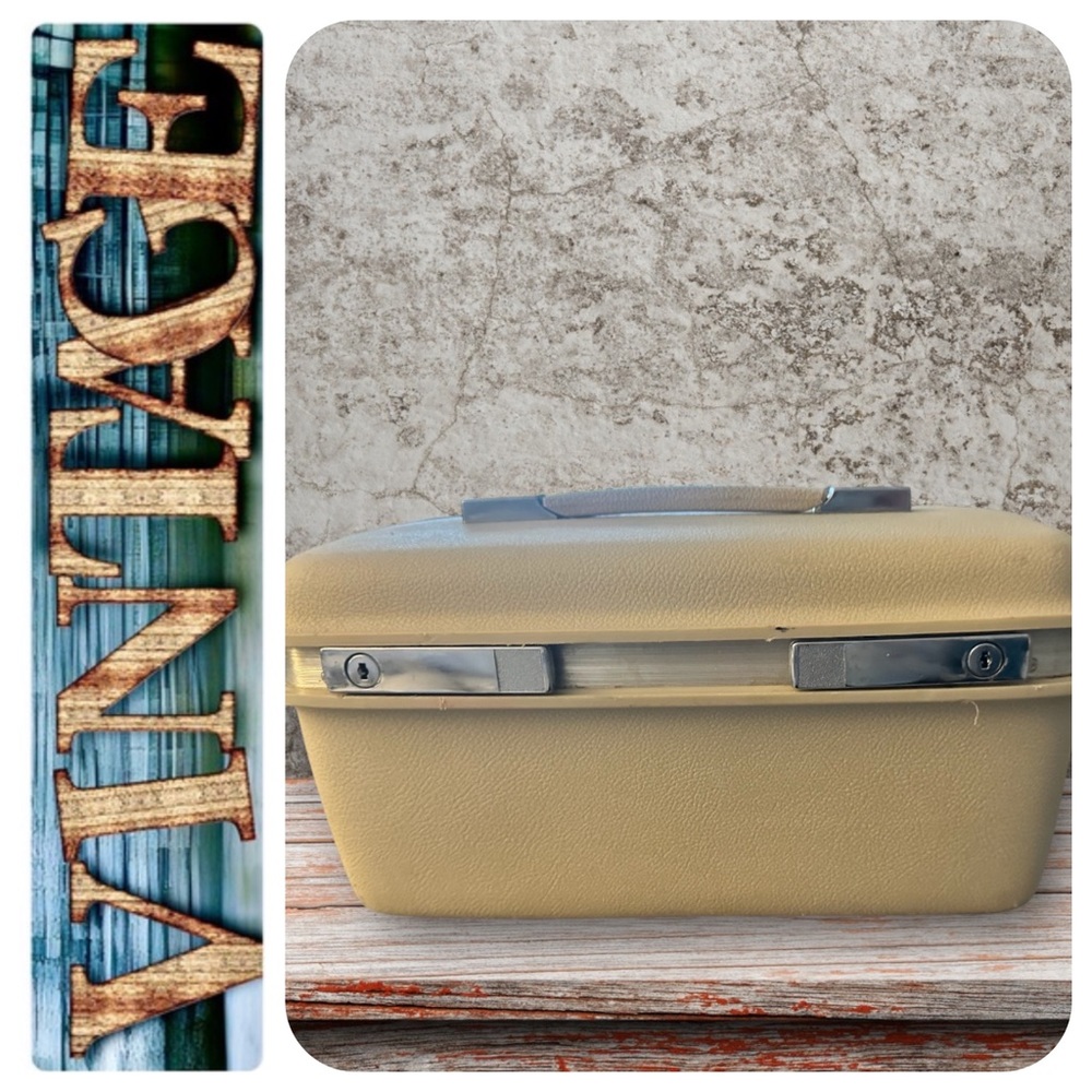 1958 Vintage Samsonite Royal Traveller Medalist Train Case | Vintage Almond